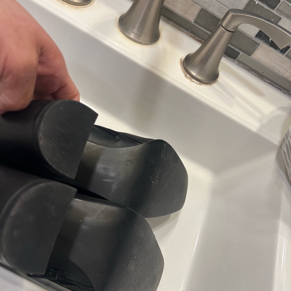 Botines , usados una vez nada más , lucen como nuevos , haz una oferta